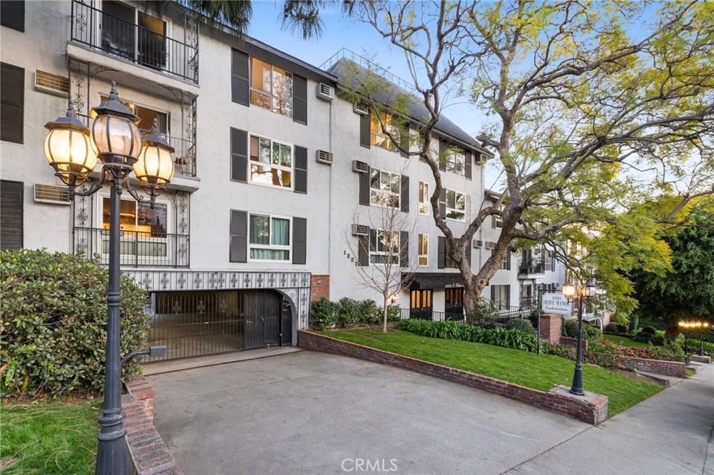 1222 N Olive Drive #409