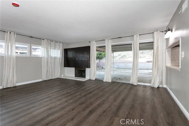 991 Glenview Terrace photo 12