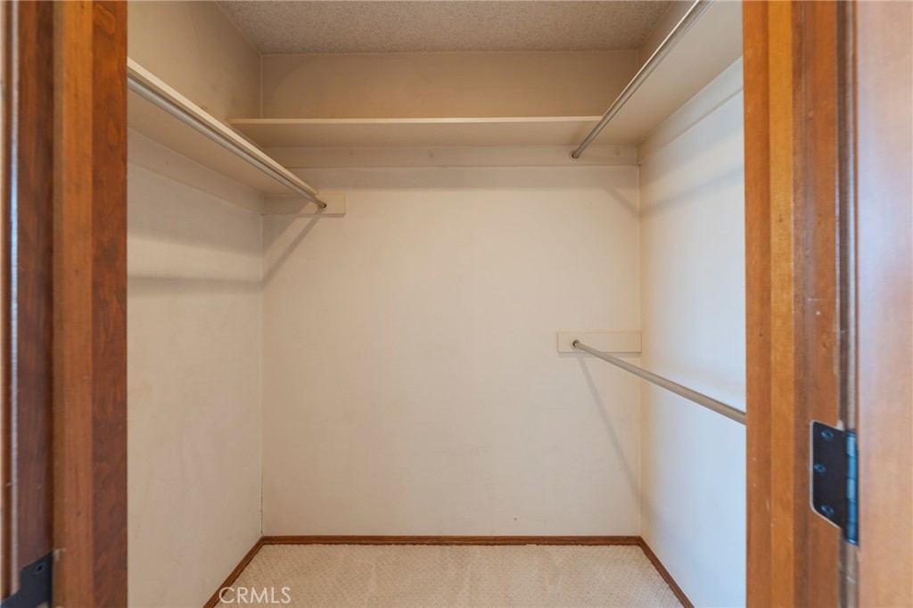 https://media.crmls.org/medias/bb8ba205-62fe-48ee-804d-6e77dfb5b32c.jpg?preset=X-Large