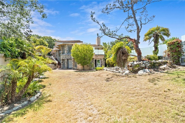 24 Narbonne, Newport Beach CA: https://media.crmls.org/medias/bb8d2700-4f9f-4242-8f32-419e72b10873.jpg