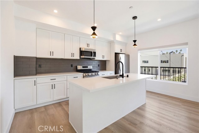 Detail Gallery Image 6 of 18 For 21721 Hart, Canoga Park,  CA 91303 - 3 Beds | 2 Baths