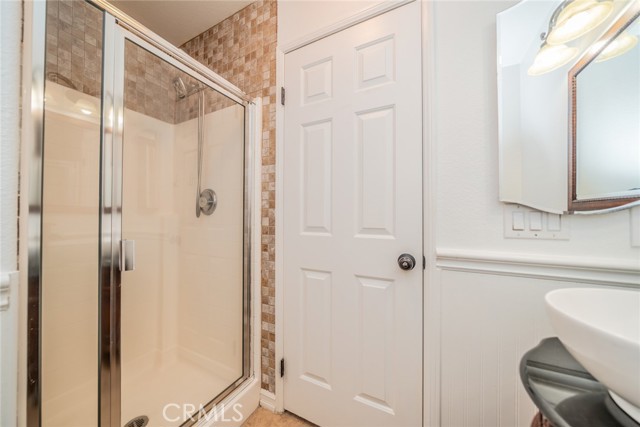 Detail Gallery Image 11 of 61 For 13621 Dellwood Ave, Victorville,  CA 92392 - 6 Beds | 3 Baths