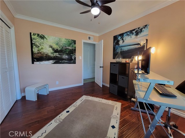 Detail Gallery Image 16 of 32 For 401 Avenue F, Redondo Beach,  CA 90277 - 3 Beds | 2 Baths