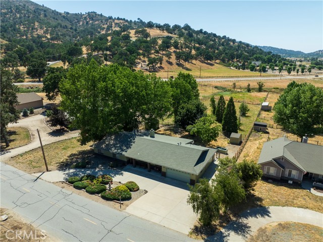 Detail Gallery Image 6 of 40 For 23061 Lakeview Dr, Tehachapi,  CA 93561 - 4 Beds | 2/1 Baths