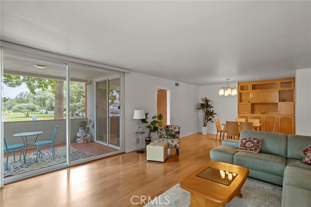 4915 Tyrone Avenue, Sherman Oaks CA: https://media.crmls.org/medias/bb8fe451-e8b7-499b-8aec-7437d35fc9fb.jpg