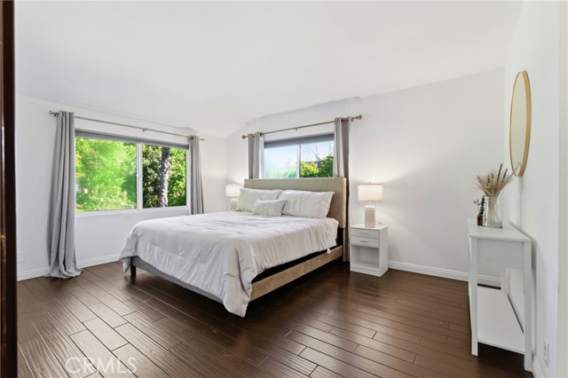 Detail Gallery Image 17 of 44 For 5836 Winnetka Ave, Woodland Hills,  CA 91367 - 4 Beds | 3 Baths