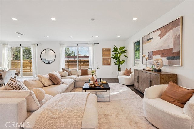 Detail Gallery Image 3 of 34 For 542 N Commonwealth Ave, Silver Lake Los Angeles,  CA 90004 - 3 Beds | 2/1 Baths