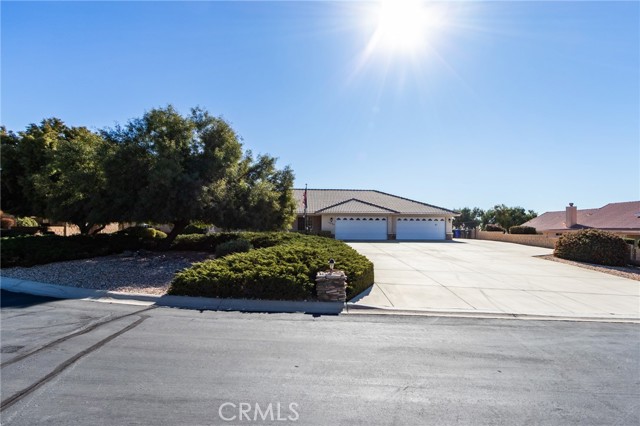 Detail Gallery Image 6 of 42 For 19783 Lara Ln, Apple Valley,  CA 92308 - 4 Beds | 3 Baths