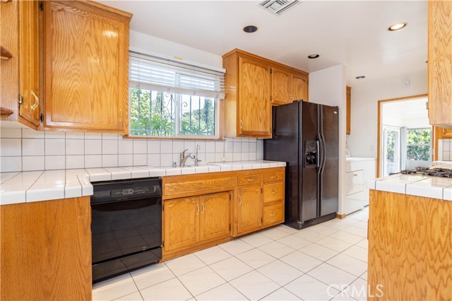 Detail Gallery Image 9 of 34 For 11043 Babbitt Ave, Granada Hills,  CA 91344 - 3 Beds | 2 Baths