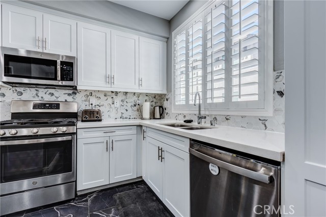 Detail Gallery Image 3 of 44 For 625 Savi Dr #102,  Corona,  CA 92878 - 3 Beds | 3/1 Baths