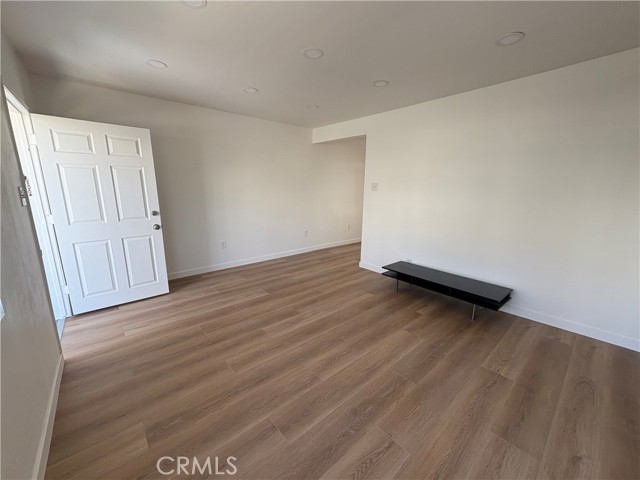 1103 S Hobart Boulevard, Los Angeles CA: https://media.crmls.org/medias/bb92ab29-2e7a-4e87-bace-80b7928c1046.jpg