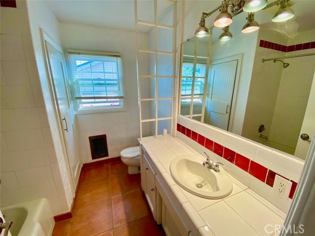 Detail Gallery Image 11 of 21 For 2801 N Keystone St, Burbank,  CA 91504 - 3 Beds | 2 Baths