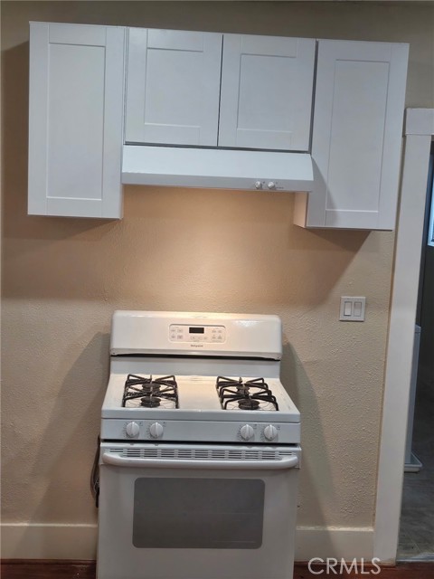 Detail Gallery Image 3 of 17 For 4890 7th Ave, Sacramento,  CA 95820 - 2 Beds | 1 Baths