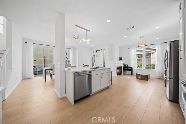 Detail Gallery Image 10 of 38 For 13050 Arborwalk Ln, Tustin,  CA 92782 - 3 Beds | 2/1 Baths