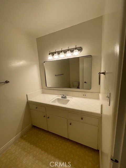 Detail Gallery Image 10 of 15 For 1349 Shadow Lane 218 (J),  Fullerton,  CA 92831 - 2 Beds | 2 Baths