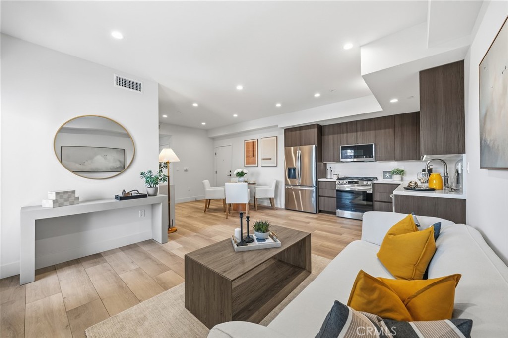 150 S Oak Knoll Avenue #105