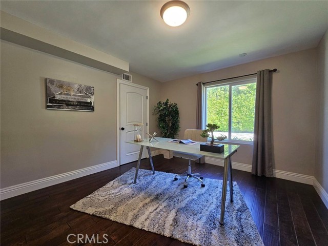 940 N Silent Ranch Drive, Glendora CA: https://media.crmls.org/medias/bb95d827-7be6-4129-9331-7a2aabaa1e37.jpg