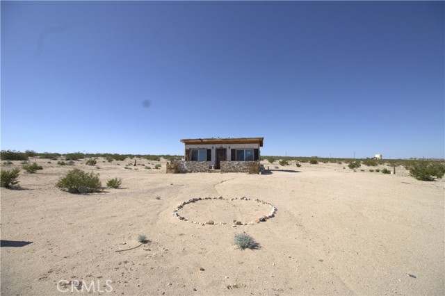 Detail Gallery Image 2 of 31 For 1855 Giant Rock Rd, Twentynine Palms,  CA 92277 - 1 Beds | 1 Baths