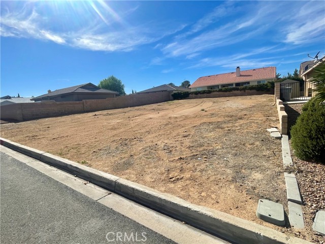 Detail Gallery Image 3 of 9 For 13090 Yellowstone, Victorville,  CA 92395 - – Beds | – Baths