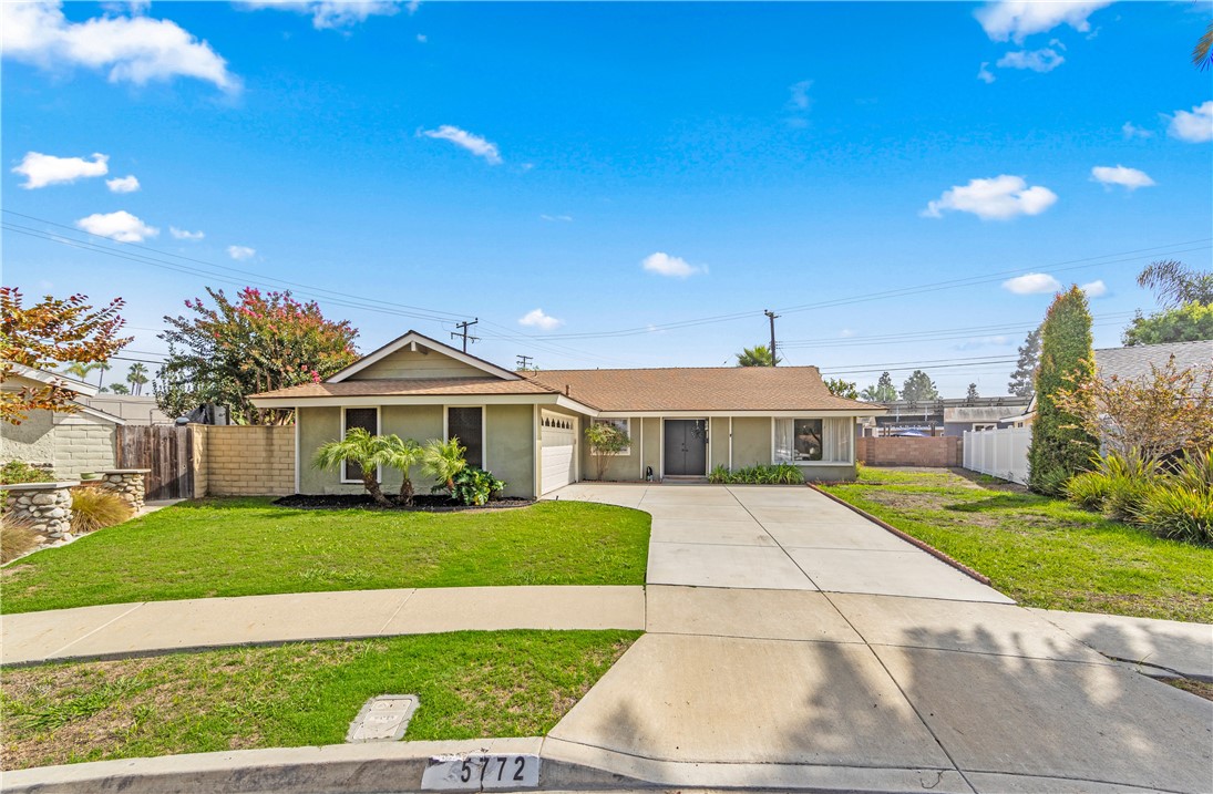 Detail Gallery Image 1 of 1 For 5772 Castle Dr, Huntington Beach,  CA 92649 - 3 Beds | 2 Baths