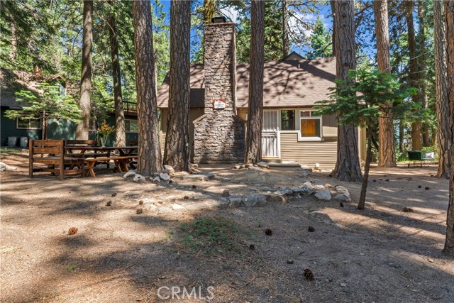 27917 Squirrel Lane, Lake Arrowhead CA: https://media.crmls.org/medias/bb97b143-b61f-43e7-9031-3a4f58c6a504.jpg