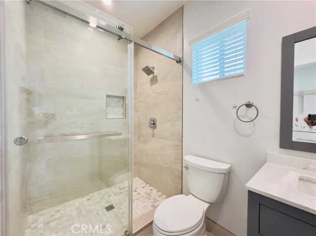 17522 1/2 Lemay Street, Lake Balboa CA: https://media.crmls.org/medias/bb98ab3a-b305-4398-b518-1bad0b06fcee.jpg