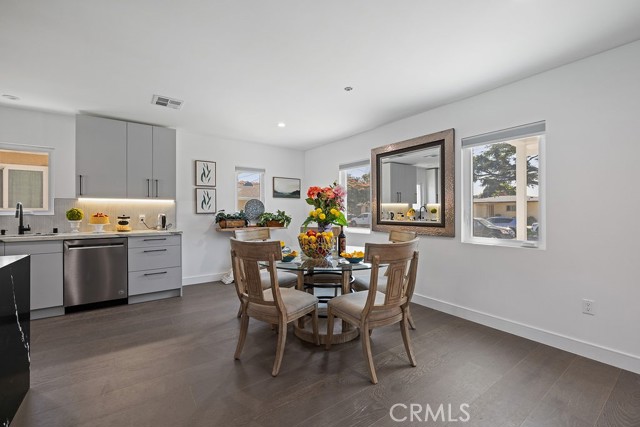 11245 Greenlawn Avenue, Culver City, California 90230, 5 Bedrooms Bedrooms, ,3 BathroomsBathrooms,Residential Lease,For Rent,11245 Greenlawn Avenue,CRSR25156538
