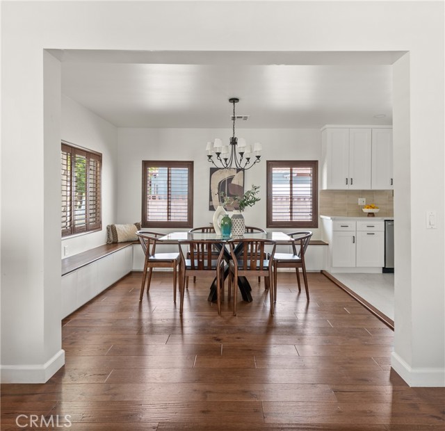933 N Lincoln Street, Burbank CA: https://media.crmls.org/medias/bb99cdbd-0c46-400c-8a03-4c4c45b7bfbc.jpg