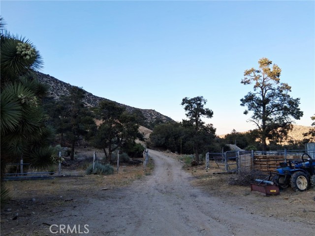 Detail Gallery Image 4 of 6 For 3215 Whispering Pines Rd, Wrightwood,  CA 92371 - 2 Beds | 1 Baths