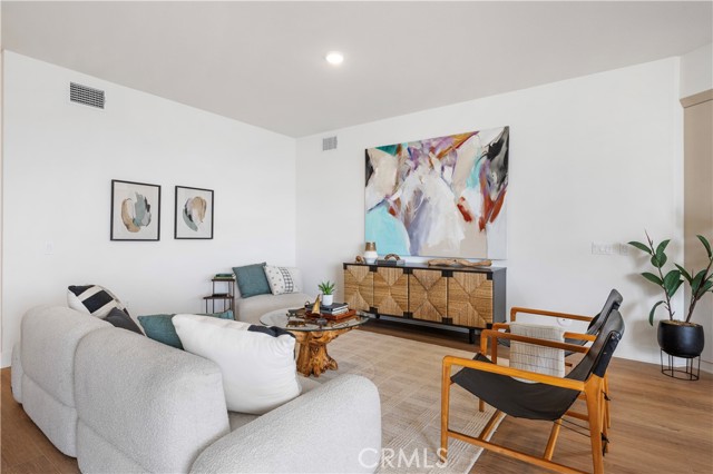 Detail Gallery Image 16 of 71 For 414 Main St #300,  Huntington Beach,  CA 92648 - 2 Beds | 2/1 Baths