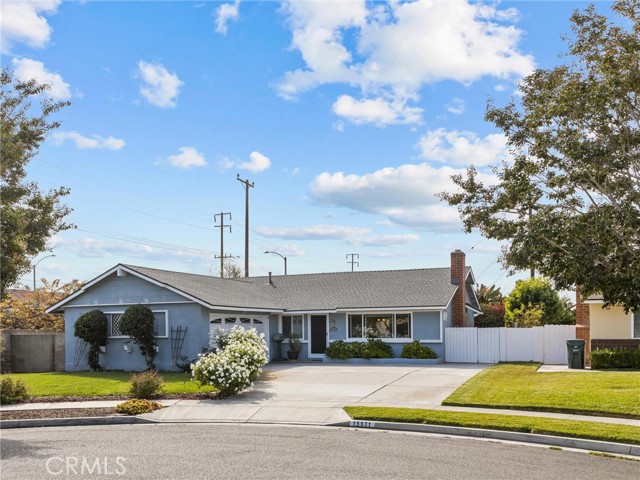 Detail Gallery Image 25 of 26 For 15971 Pilgrim Cir, Huntington Beach,  CA 92647 - 4 Beds | 2 Baths