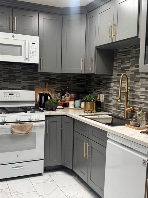 Detail Gallery Image 6 of 21 For 10537 Richlee Ave, South Gate,  CA 90280 - 3 Beds | 2 Baths