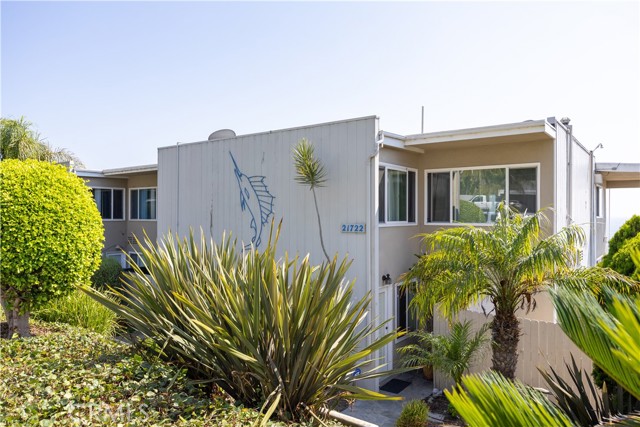 21722 Ocean Vista Drive, Laguna Beach CA: https://media.crmls.org/medias/bb9c6b3b-05c1-4c8e-9497-fb334386a7a3.jpg