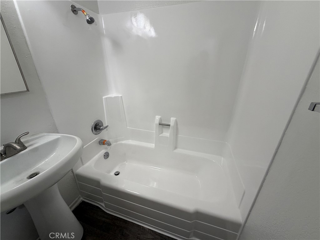 https://media.crmls.org/medias/bb9cdafe-bd0e-4ef3-8611-bc755d40e5b9.jpg?preset=X-Large