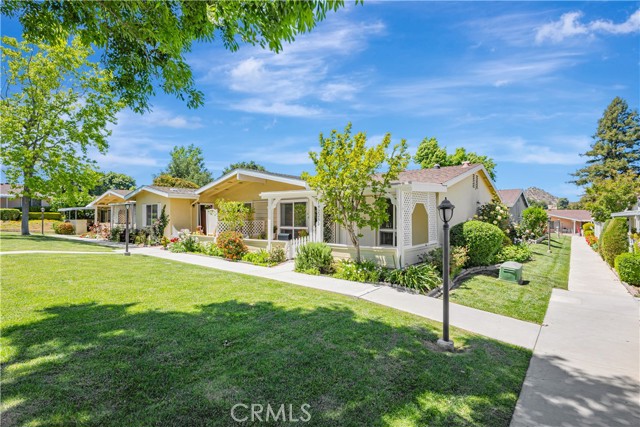 Detail Gallery Image 6 of 48 For 19223 Avenue of the Oaks #D,  Newhall,  CA 91321 - 2 Beds | 1 Baths