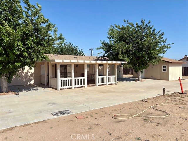 9856 Hawthorne Avenue, Hesperia CA: https://media.crmls.org/medias/bb9e4181-c455-41c4-8486-9bc436eb451f.jpg