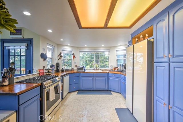 582 Rose Lane, Twin Peaks CA: https://media.crmls.org/medias/bb9e55f7-b473-4094-bb82-50c0a79d9272.jpg