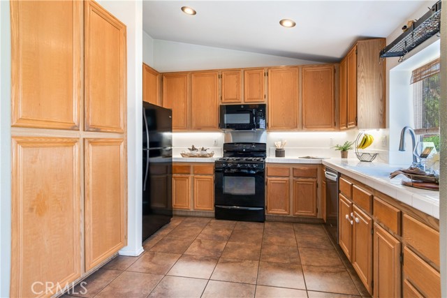 Detail Gallery Image 7 of 23 For 3315 Kentucky Ln, Corona,  CA 92882 - 3 Beds | 2 Baths