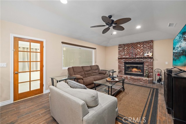 9332 Evelyn Avenue, California City CA: https://media.crmls.org/medias/bba083bd-b330-4de8-89a5-607bd680fca7.jpg