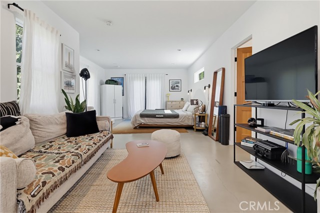 2932 Edgehill photo 43