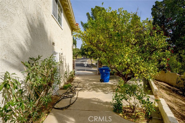 Detail Gallery Image 38 of 41 For 10433 Wystone Ave, Porter Ranch,  CA 91326 - 4 Beds | 2/1 Baths