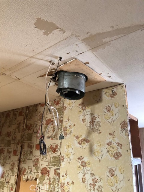 Detail Gallery Image 7 of 11 For 37023 Rabbit Springs Rd, Lucerne Valley,  CA 92356 - 2 Beds | 1 Baths