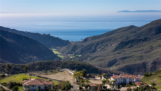 5 Vista Court, Laguna Niguel CA: https://media.crmls.org/medias/bba2a9d1-bb7e-47fe-b065-492158d1b2a4.jpg