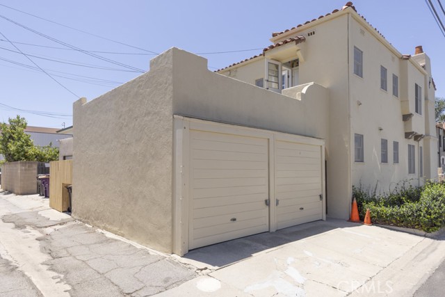 132 St Joseph Avenue, Long Beach CA: https://media.crmls.org/medias/bba363e7-f47a-4955-a61a-4f2f45145cf6.jpg