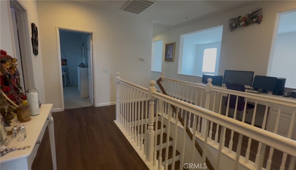 https://media.crmls.org/medias/bba3c2c1-ddc0-43c8-a1ab-4babe0bec30d.jpg?preset=X-Large