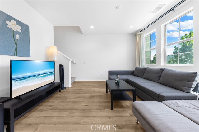 Detail Gallery Image 8 of 42 For 15972 Bravery Ave, Chino,  CA 91708 - 2 Beds | 2/1 Baths