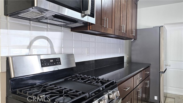 Detail Gallery Image 7 of 29 For 6704 Rhea Ave, Reseda,  CA 91335 - 3 Beds | 2 Baths