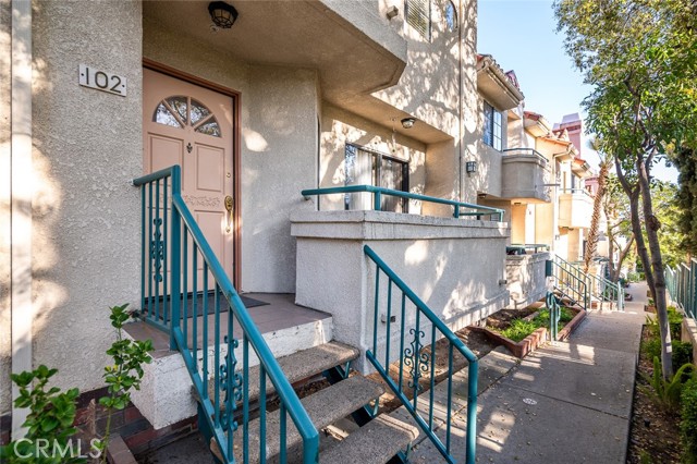 2930 Montrose Avenue, La Crescenta CA: https://media.crmls.org/medias/bba55924-f42e-46af-94c8-5003d98586d7.jpg
