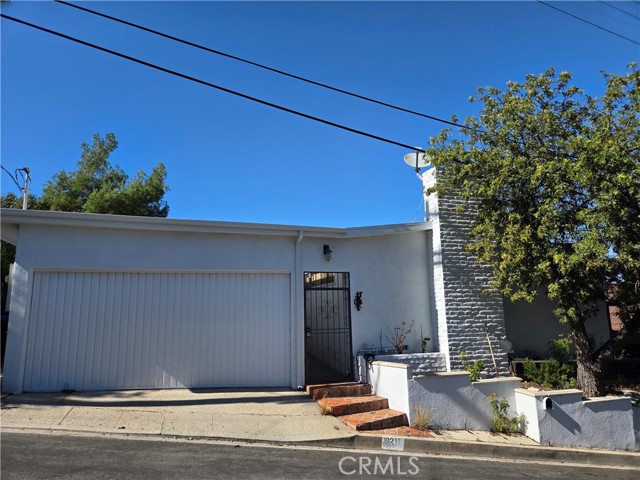 Detail Gallery Image 2 of 9 For 2211 Ridgemont, Los Angeles,  CA 90046 - 3 Beds | 2 Baths