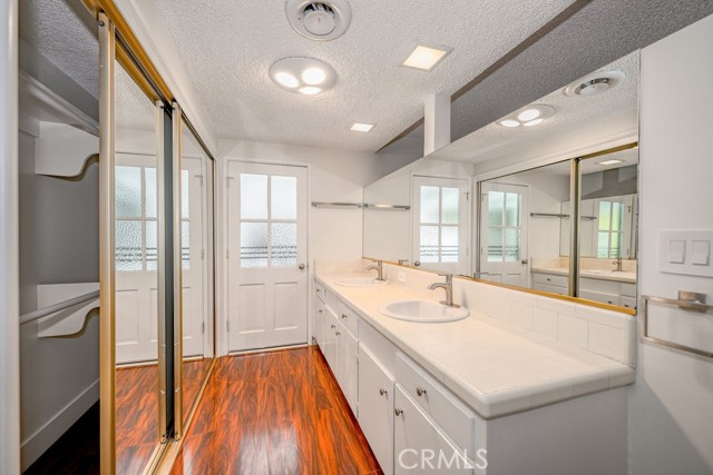 19443 Superior Street, Northridge CA: https://media.crmls.org/medias/bba6dcc3-2332-4f61-ab28-005477c1fd8f.jpg
